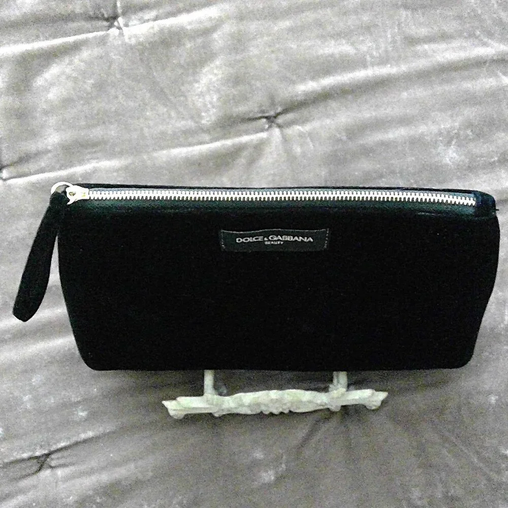 New Dolce & Gabbana Black Velvet Makeup Case Zip Cosmetic Bag Gold Sparkle Logo